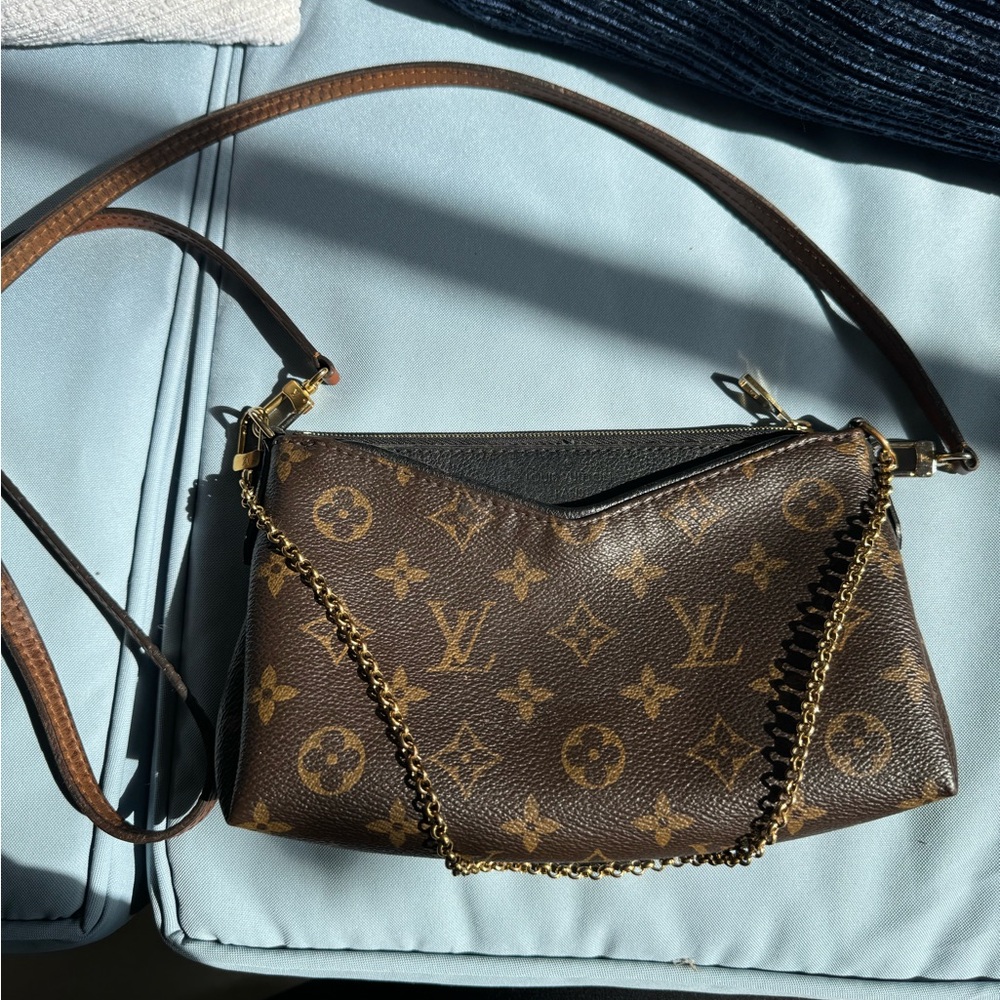 Vintage Louis Vuitton shoulder/crossbody bag